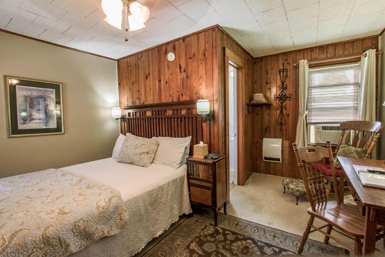 Mountainaire Inn And Log Cabins 布洛英罗克山 外观 照片