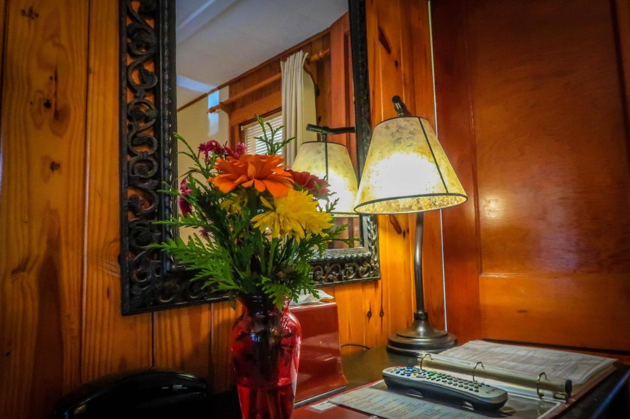 Mountainaire Inn And Log Cabins 布洛英罗克山 外观 照片