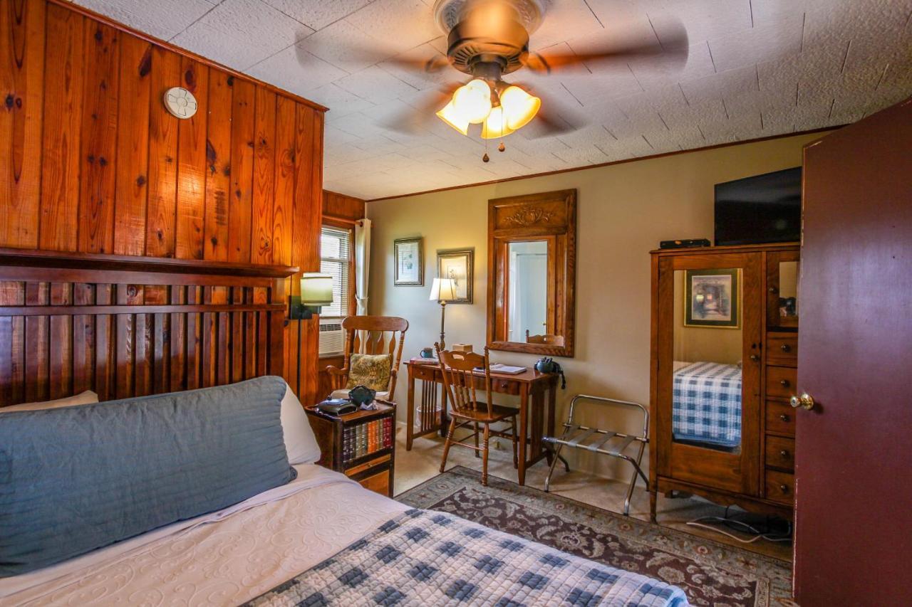 Mountainaire Inn And Log Cabins 布洛英罗克山 外观 照片