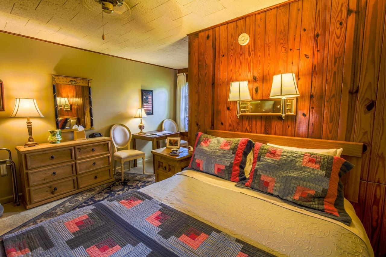 Mountainaire Inn And Log Cabins 布洛英罗克山 外观 照片