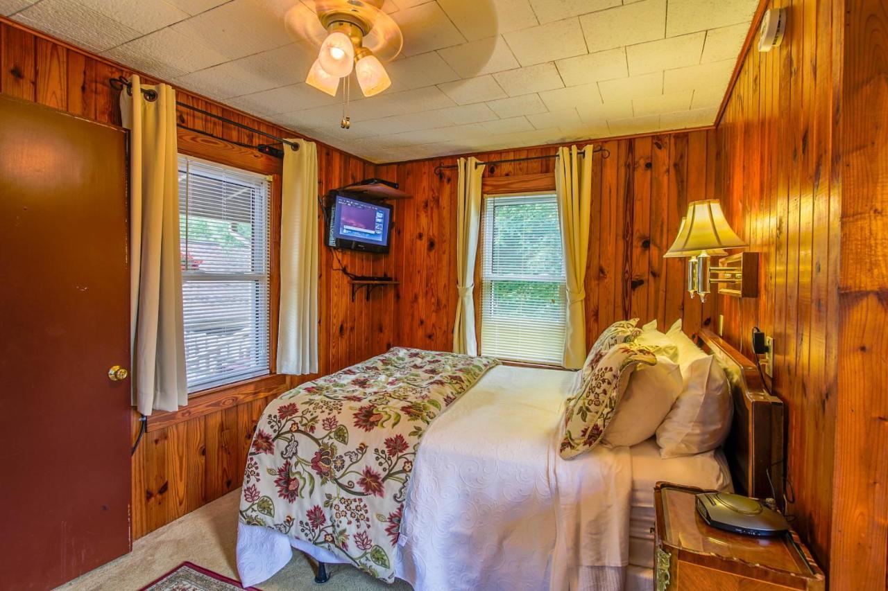 Mountainaire Inn And Log Cabins 布洛英罗克山 外观 照片