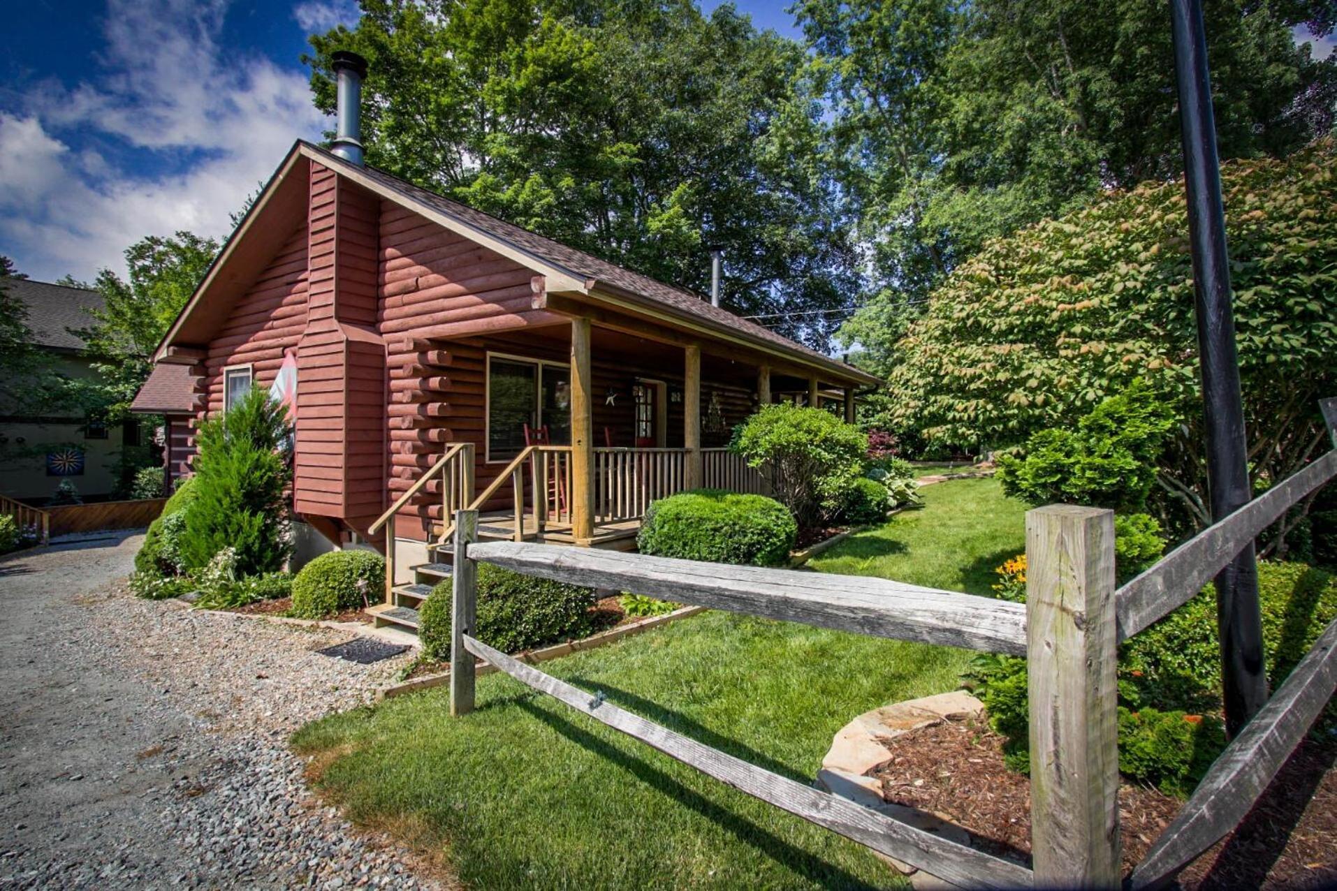 Mountainaire Inn And Log Cabins 布洛英罗克山 外观 照片
