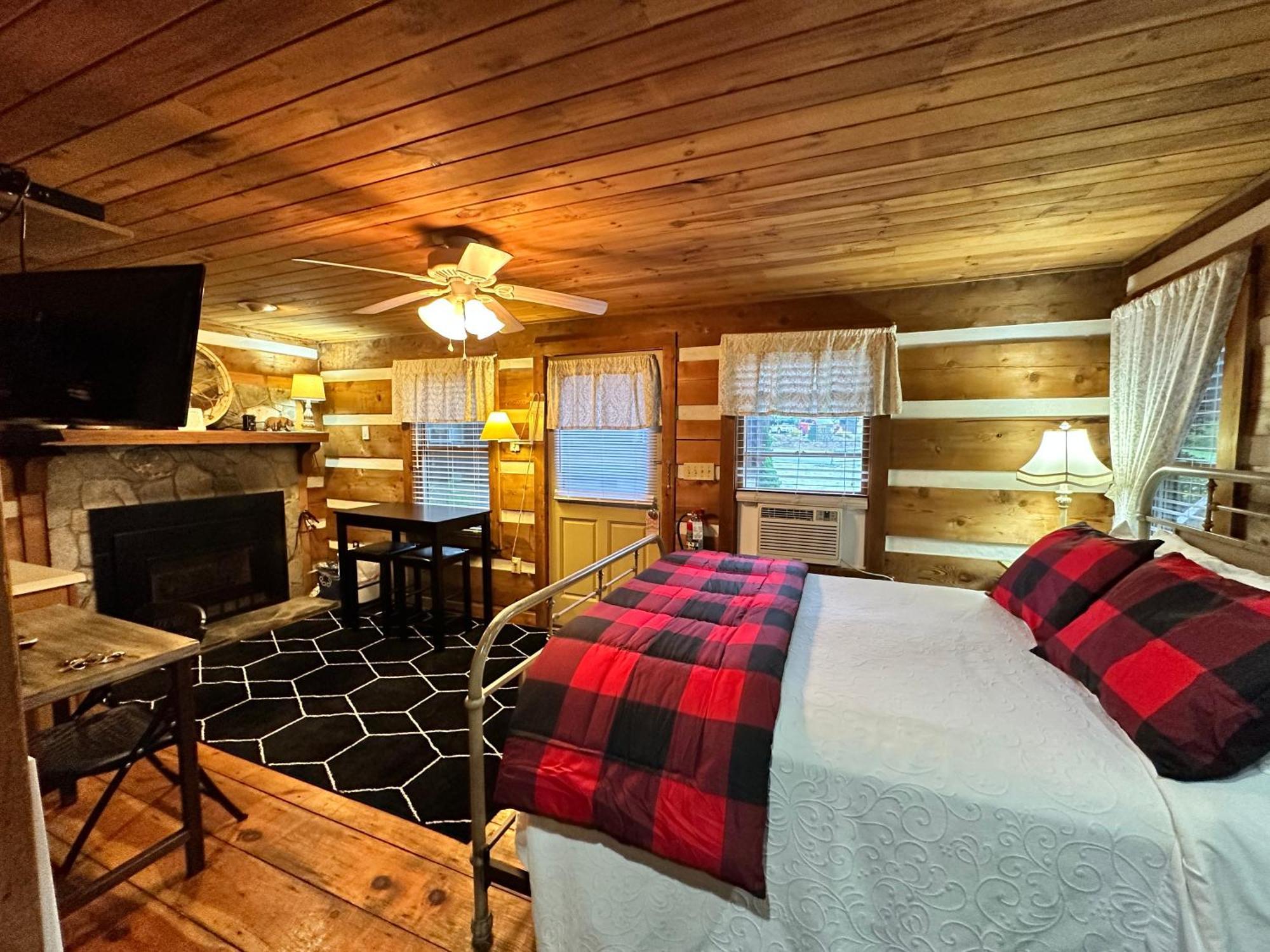 Mountainaire Inn And Log Cabins 布洛英罗克山 外观 照片