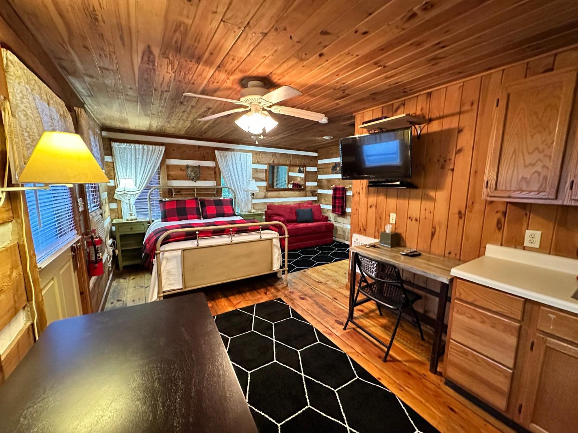 Mountainaire Inn And Log Cabins 布洛英罗克山 外观 照片